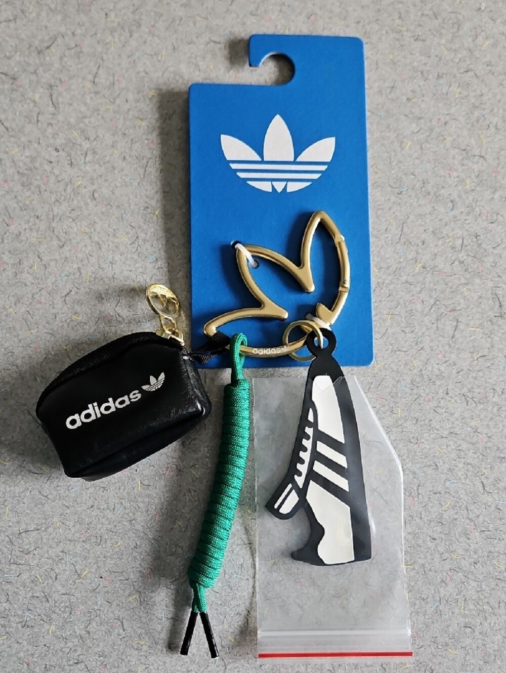 ADIDAS KEY CHAIN - Picture 12 of 12